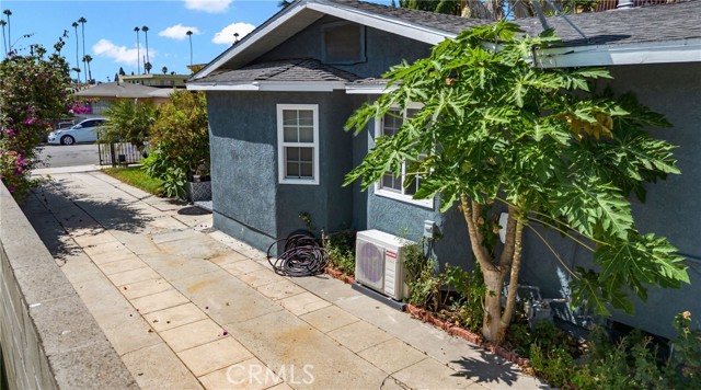 415 E 97th Street, Inglewood CA: https://media.crmls.org/medias/4b410294-38ee-410f-96e0-44b645c9c6d5.jpg