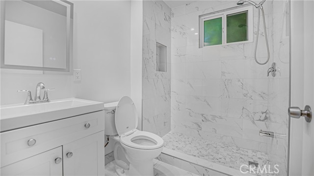 Detail Gallery Image 18 of 29 For 15210 Cohasset St, Van Nuys,  CA 91405 - 4 Beds | 3 Baths