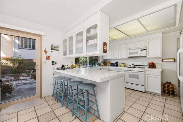 Kitchen & casual living room opens to side yard patio