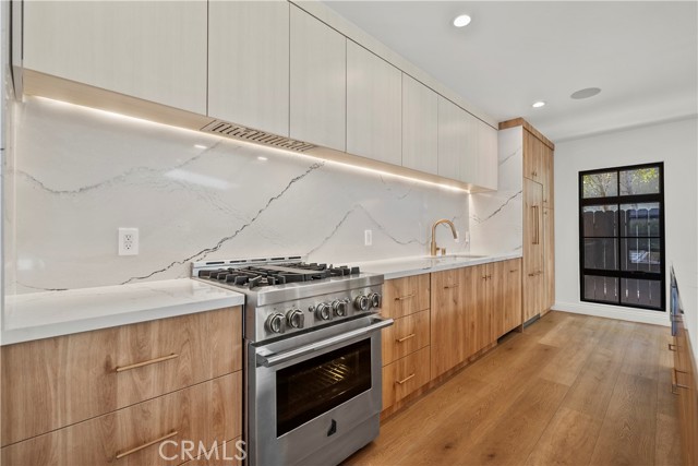 23427 Canzonet Street, Woodland Hills CA: https://media.crmls.org/medias/4b41b5ff-189c-4be0-abcc-7a7030657571.jpg