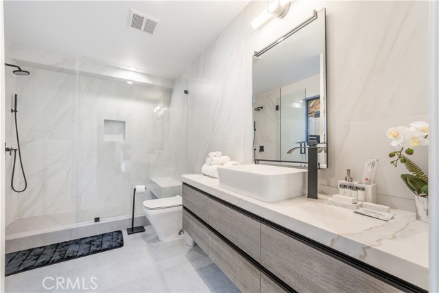 Detail Gallery Image 22 of 30 For 2369 Jupiter Dr, Los Angeles,  CA 90046 - 4 Beds | 4 Baths