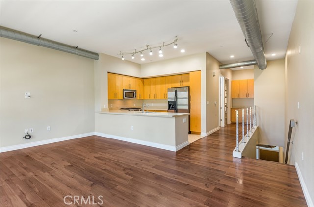 133 The Promenade N, Long Beach CA: https://media.crmls.org/medias/4b41fcc2-016c-4f8c-9550-67ee144c929f.jpg