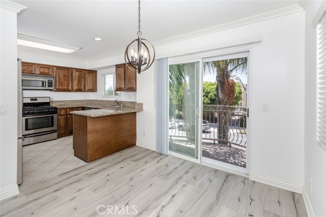550 E Santa Anita Avenue, Burbank CA: https://media.crmls.org/medias/4b43c74b-4c6b-4145-a737-7240f5fce00e.jpg