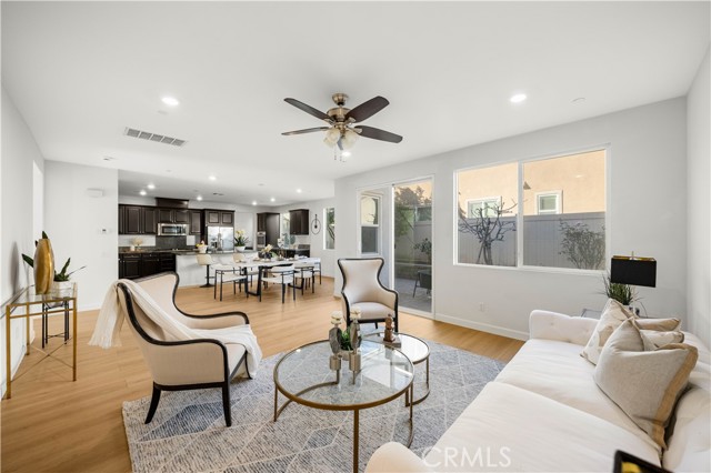 Detail Gallery Image 10 of 51 For 6956 La Rochelle Way, Chino,  CA 91710 - 5 Beds | 3/1 Baths