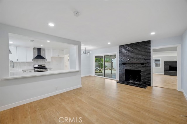 Detail Gallery Image 4 of 29 For 2640 N Buena Vista St, Burbank,  CA 91504 - 3 Beds | 2 Baths