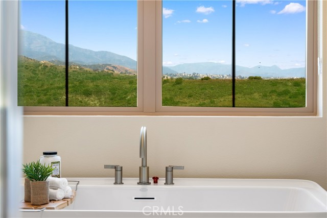 Detail Gallery Image 33 of 44 For 122 Mossvine, Irvine,  CA 92618 - 4 Beds | 3 Baths