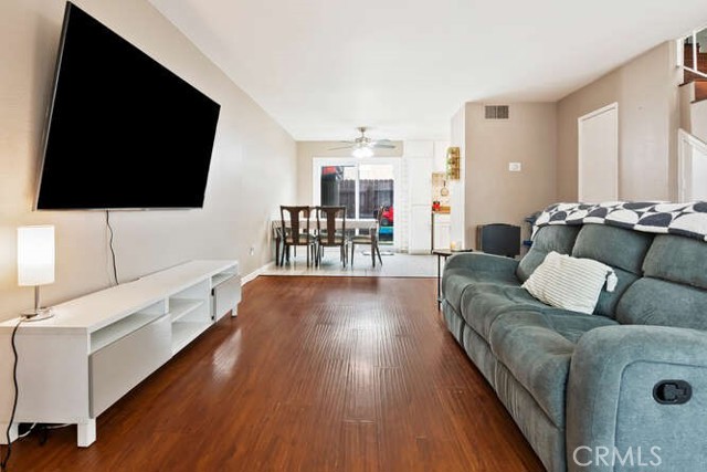 Detail Gallery Image 6 of 25 For 8414 Columbus Ave #15,  North Hills,  CA 91343 - 2 Beds | 1/1 Baths