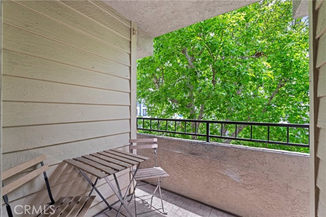 645 Pacific Avenue, Long Beach CA: https://media.crmls.org/medias/4b463e13-5d2c-4059-b767-a72632be5158.jpg