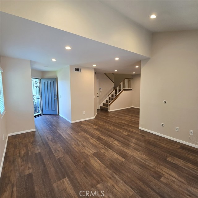 Detail Gallery Image 8 of 29 For 951 Inn Keeper Ln #D,  Corona,  CA 92881 - 3 Beds | 2/1 Baths