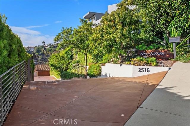 2516 Temple Hills Drive, Laguna Beach CA: https://media.crmls.org/medias/4b4732d4-2cc5-4e0e-986d-dacf19eaa717.jpg