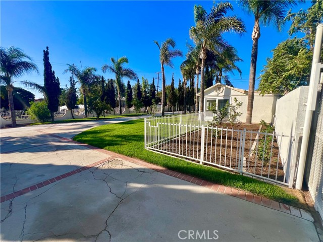 Detail Gallery Image 5 of 44 For 6576 Lorena Ave, Jurupa Valley,  CA 91752 - 5 Beds | 3/1 Baths