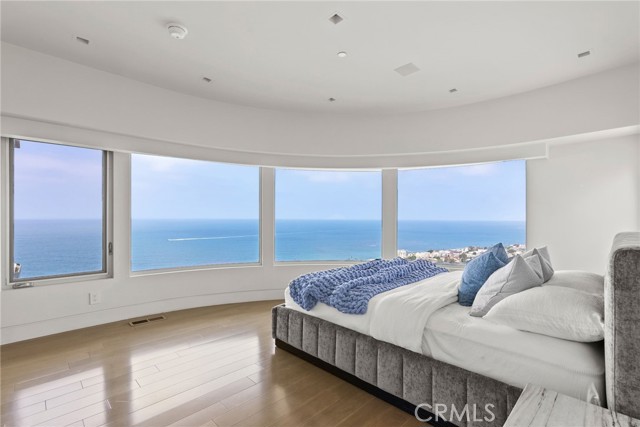 900 Gainsborough Drive, Laguna Beach CA: https://media.crmls.org/medias/4b494c88-0732-4e03-b58a-bce12ca468df.jpg