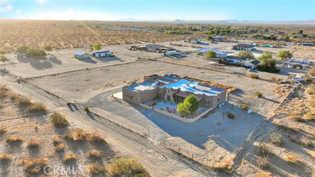 4575 Kreuer Road, Phelan CA: https://media.crmls.org/medias/4b49b74f-08ec-47b6-b6d3-1b8a5fb579be.jpg