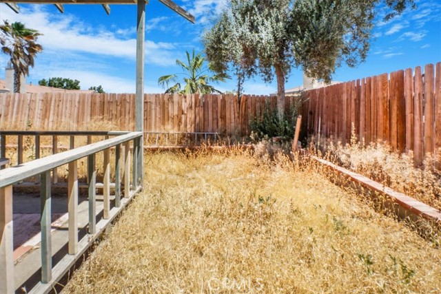 Detail Gallery Image 10 of 45 For 14042 Rogers Ln, Victorville,  CA 92392 - 3 Beds | 2 Baths