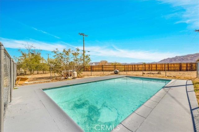 73461 El Paseo Drive, 29 Palms CA: https://media.crmls.org/medias/4b4ac6b1-3366-43aa-96d6-76f814a15129.jpg