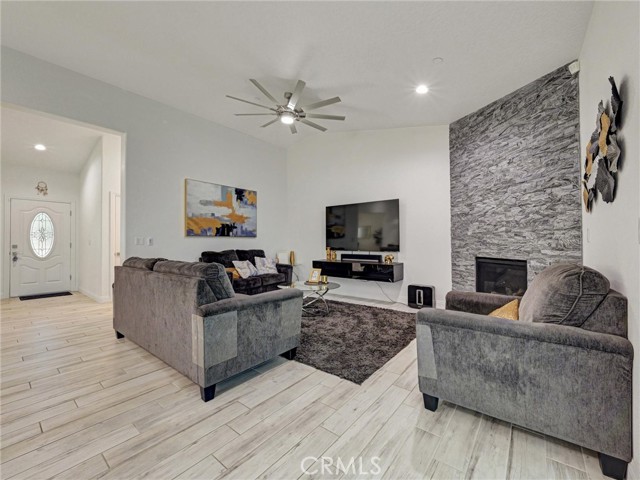 11515 Tamarisk Avenue, Hesperia CA: https://media.crmls.org/medias/4b4af203-f6be-4969-abbf-3f0866256320.jpg