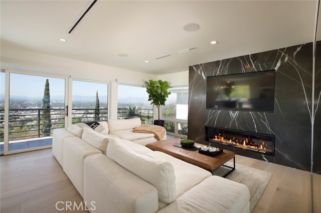 3863 Sherwood Place, Sherman Oaks CA: https://media.crmls.org/medias/4b4bb04e-8c19-459f-a601-78d85a150065.jpg