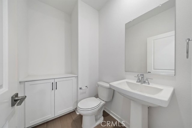 2561 Sprout Lane, Corona CA: https://media.crmls.org/medias/4b4c2c79-49fb-444d-9984-684e6e12a304.jpg