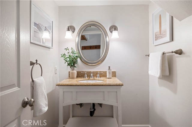 Detail Gallery Image 23 of 34 For 2317 Carnegie Ln #B,  Redondo Beach,  CA 90278 - 3 Beds | 2/1 Baths