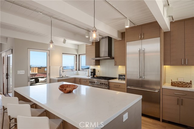 221 36th Street, Manhattan Beach, California 90266, 3 Bedrooms Bedrooms, ,3 BathroomsBathrooms,Residential,Sold,36th,SB22069794