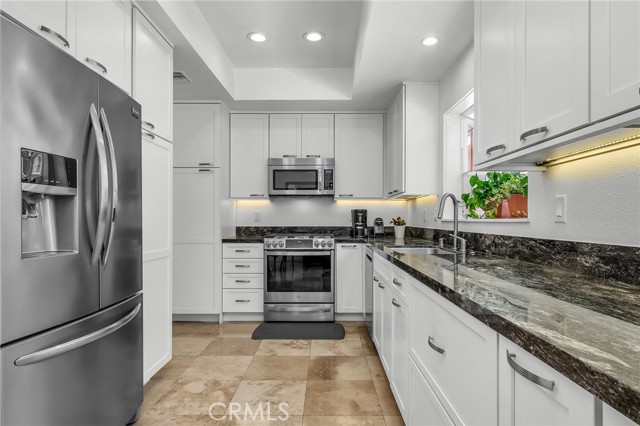 1205 S Catalina S Avenue, Redondo Beach CA: https://media.crmls.org/medias/4b4cf36d-7eea-4861-bfb3-d8b29872ab27.jpg