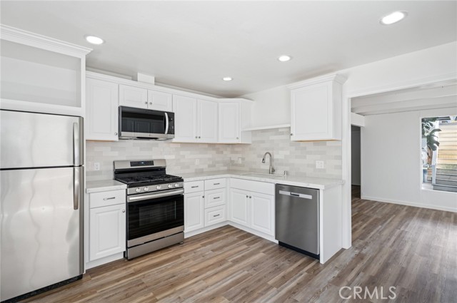Detail Gallery Image 5 of 31 For 295 Wave St, Laguna Beach,  CA 92651 - 3 Beds | 3 Baths