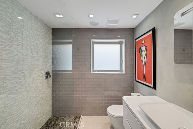 232 32nd Place, Manhattan Beach CA: https://media.crmls.org/medias/4b4da9cb-27d2-4a95-977c-3b4cc8f6bbbd.jpg
