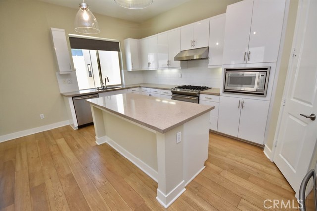1817 Ocean Court, Costa Mesa CA: https://media.crmls.org/medias/4b4e673f-bec1-4b6d-a015-86046e9f75e6.jpg