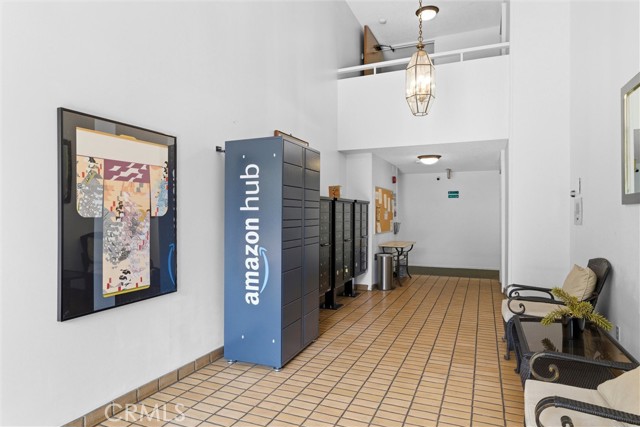 Detail Gallery Image 3 of 31 For 4275 via Arbolada #210,  Los Angeles,  CA 90042 - 2 Beds | 2 Baths