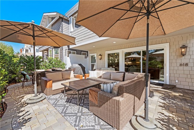 Detail Gallery Image 2 of 19 For 618 Acacia Ave, Corona Del Mar,  CA 92625 - 4 Beds | 2 Baths