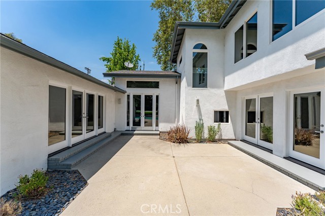 22904 Calvert Street, Woodland Hills CA: https://media.crmls.org/medias/4b4f3ed5-6849-4cd7-9e49-dd23959801ca.jpg