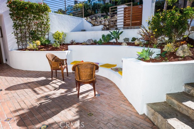 Front Yard Seating 
