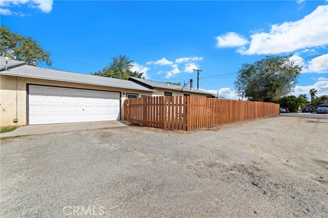 725 Michigan Avenue, Beaumont CA: https://media.crmls.org/medias/4b4fe920-b0e3-4ed7-93ee-1169e6561aa2.jpg