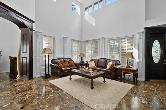 Detail Gallery Image 9 of 69 For 922 Armata Dr, Corona,  CA 92881 - 5 Beds | 4/1 Baths
