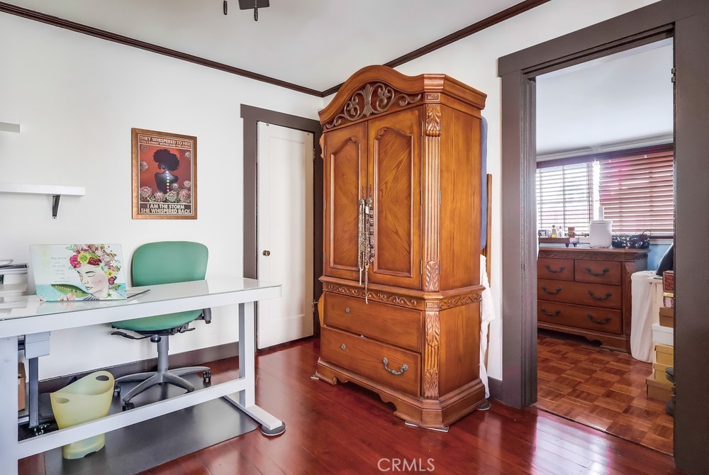 https://media.crmls.org/medias/4b4ffc4d-f9b8-4b32-9249-e80364ed3bb9.jpg?preset=X-Large