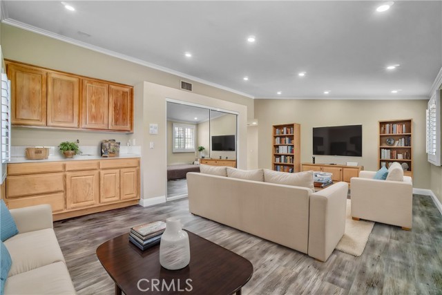 9455 Brandon Court, Northridge CA: https://media.crmls.org/medias/4b5091d5-8761-40b5-8ccb-6bbf0c8cdb2d.jpg