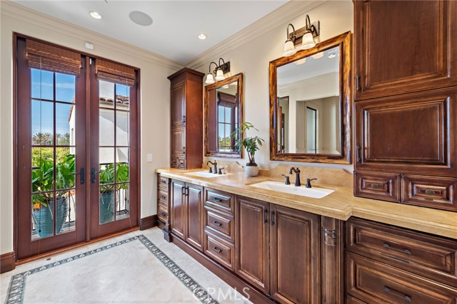 1 Overlook Drive, Ladera Ranch CA: https://media.crmls.org/medias/4b50ef19-c7b8-4eed-bb64-cb41e321d547.jpg