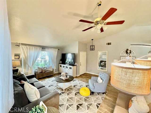 Detail Gallery Image 8 of 23 For 12995 Haverford Ct, Victorville,  CA 92392 - 3 Beds | 2 Baths