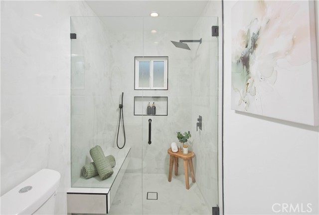 Detail Gallery Image 20 of 47 For 5864 Jamieson Ave, Encino,  CA 91316 - 3 Beds | 3 Baths