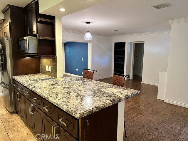 Detail Gallery Image 4 of 36 For 18406 Bessemer St, Tarzana,  CA 91335 - 3 Beds | 2 Baths