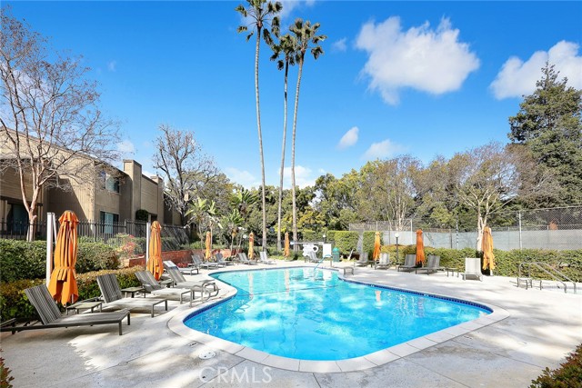 495 W WALNUT Street, Pasadena CA: https://media.crmls.org/medias/4b5244b0-2070-4003-9019-82edf694ed29.jpg