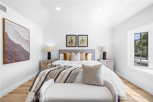 20 Grant, Irvine CA: https://media.crmls.org/medias/4b52493c-aadc-496a-ad15-8d15c0666f9d.jpg