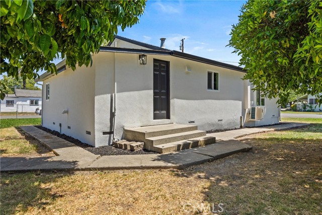 454 F St, Biggs CA: https://media.crmls.org/medias/4b5365ad-1b5f-46cf-9968-3f0b15ebc4da.jpg