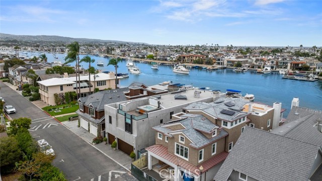 8 Beacon Bay, Newport Beach CA: https://media.crmls.org/medias/4b53cd50-770f-43aa-b844-a1d9789b028a.jpg