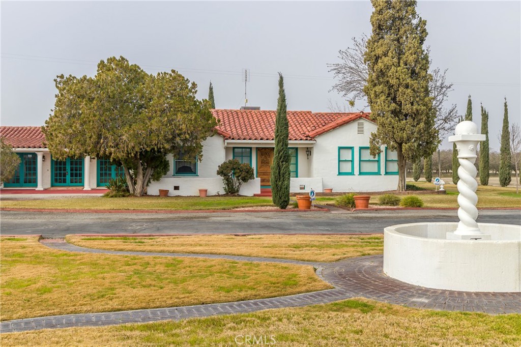 https://media.crmls.org/medias/4b546334-296f-46df-8b09-7ce32d1b3640.jpg?preset=X-Large