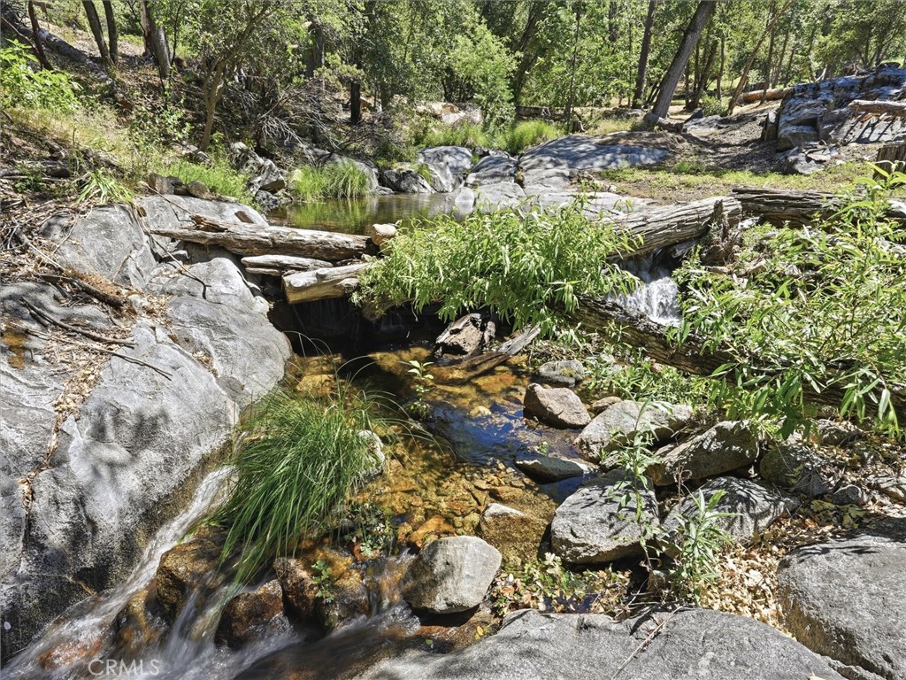 https://media.crmls.org/medias/4b553d1d-1778-421b-b521-664e316b41b9.jpg?preset=X-Large