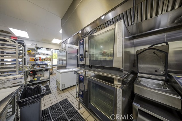 15602 Ventura Boulevard, Encino CA: https://media.crmls.org/medias/4b5777cd-150c-4023-a4f2-e9843d7036c3.jpg