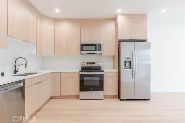 Detail Gallery Image 9 of 21 For 6217 Sylvia Ave, Tarzana,  CA 91335 - 3 Beds | 2 Baths