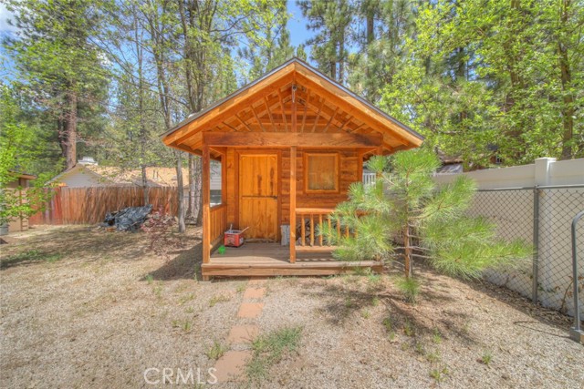 42608 Cedar Avenue, Big Bear Lake CA: https://media.crmls.org/medias/4b583640-0c28-4c0f-8658-8247a2ae05c5.jpg
