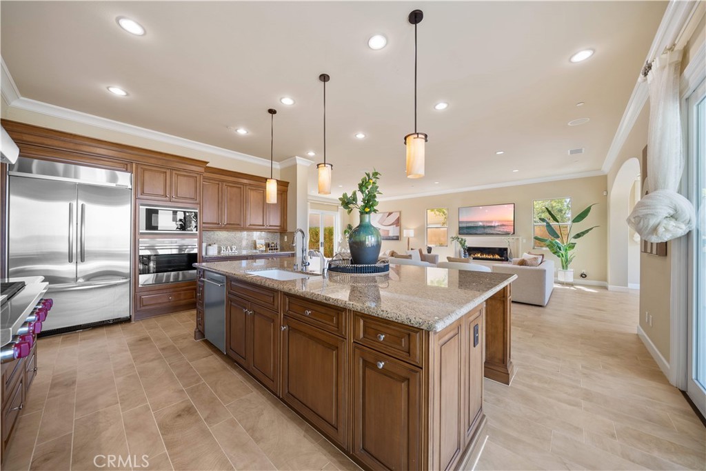 https://media.crmls.org/medias/4b588a61-84f7-41d5-bd41-ba327b6134ec.jpg?preset=X-Large
